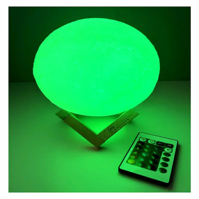 Lampe led lune 16 couleurs décorative avec télécommande sur table.  