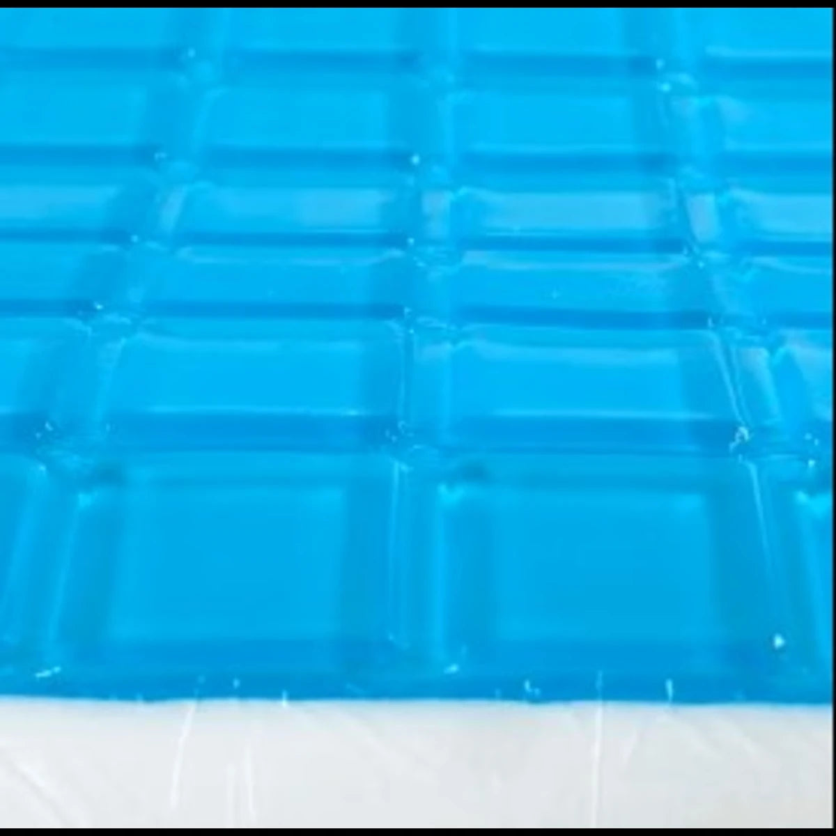 Détail de l’insert gel bleu de l’oreiller cervical